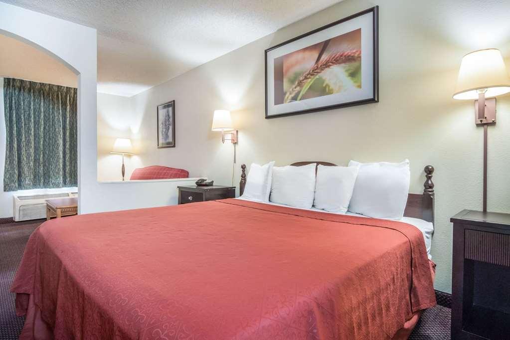 Econo Lodge Inn & Suites Sweetwater I-20 Room photo