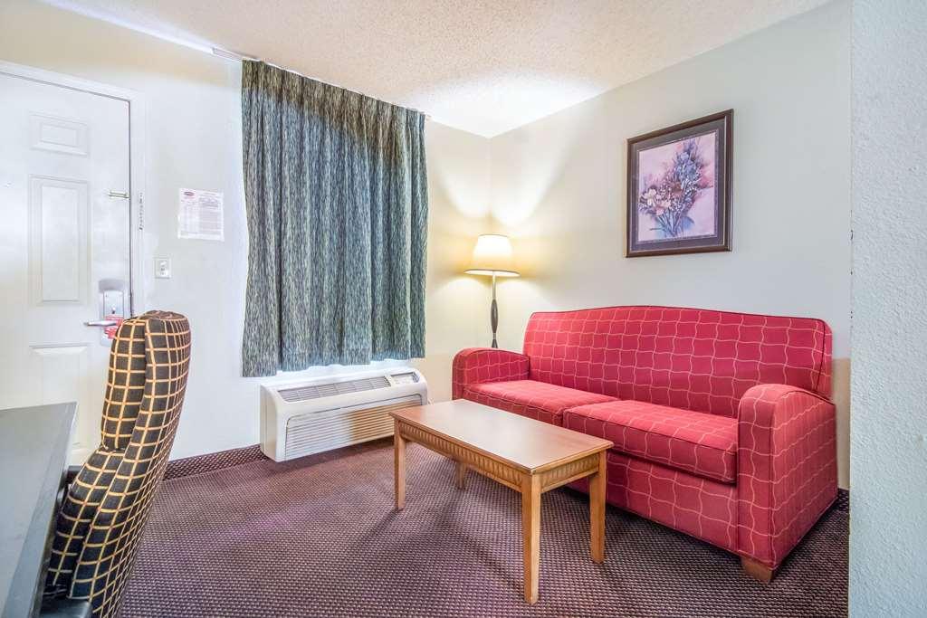 Econo Lodge Inn & Suites Sweetwater I-20 Room photo