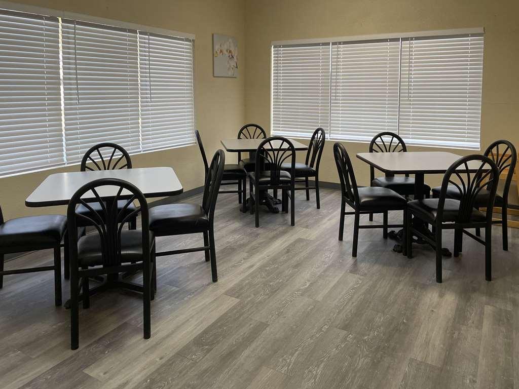 Econo Lodge Inn & Suites Sweetwater I-20 Restaurant photo